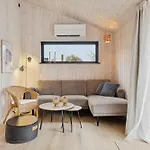 Charming Newly Built 300 M From Vakantiehuis Karrebæksminde