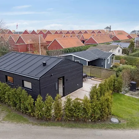 Charming Newly Built 300 M From Karrebæksminde