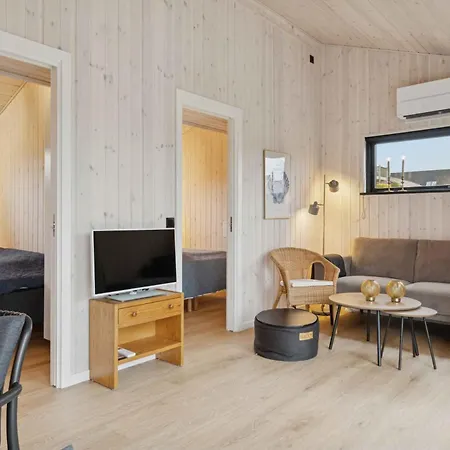 Charming Newly Built 300 M From Karrebæksminde