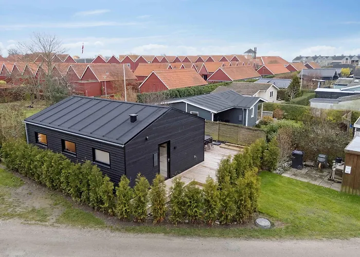 Charming Newly Built 300 M From Karrebæksminde