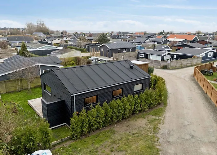 Charming Newly Built 300 M From Дом отдыха Karrebaeksminde