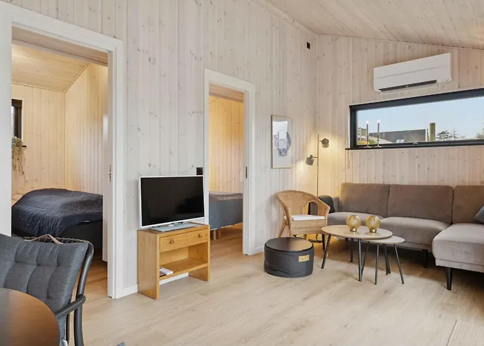 Charming Newly Built 300 M From Karrebaeksminde