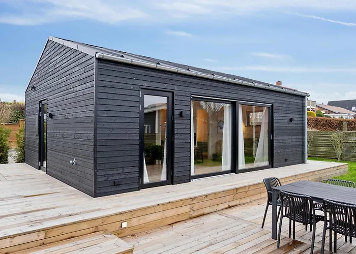 Charming Newly Built 300 M From Сasa de vacaciones *